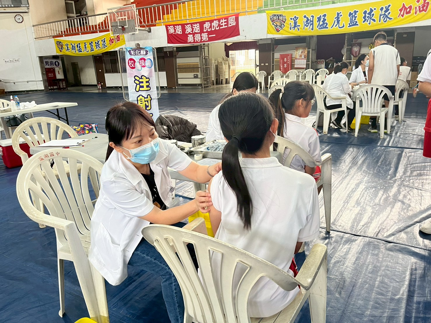 114年11月溪湖國中流感施打照片1